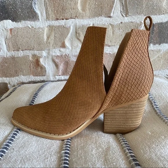 A Rider Girl Whiskey Bootie - Picture 1 of 6